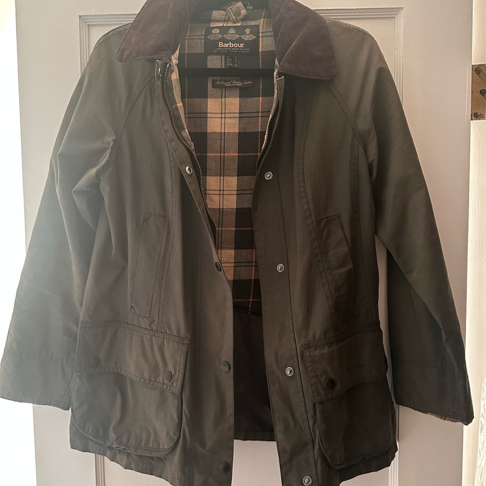 Barbour Classic Beadnell Wax Jacket in Ancient Olive